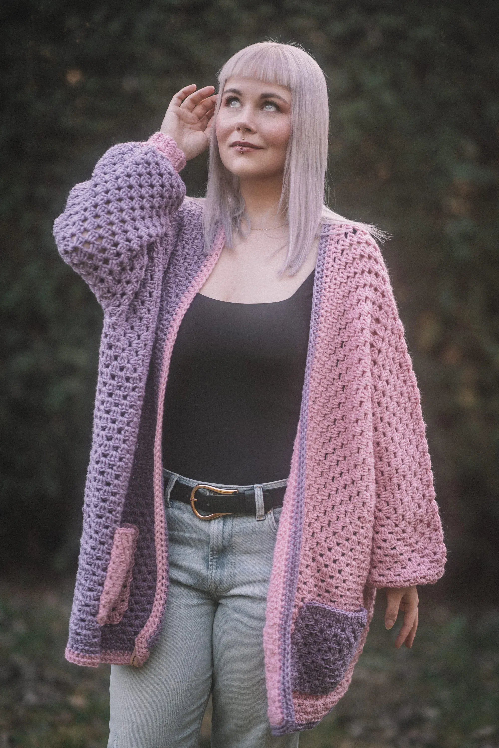 Gehäkelter Cardigan am Model